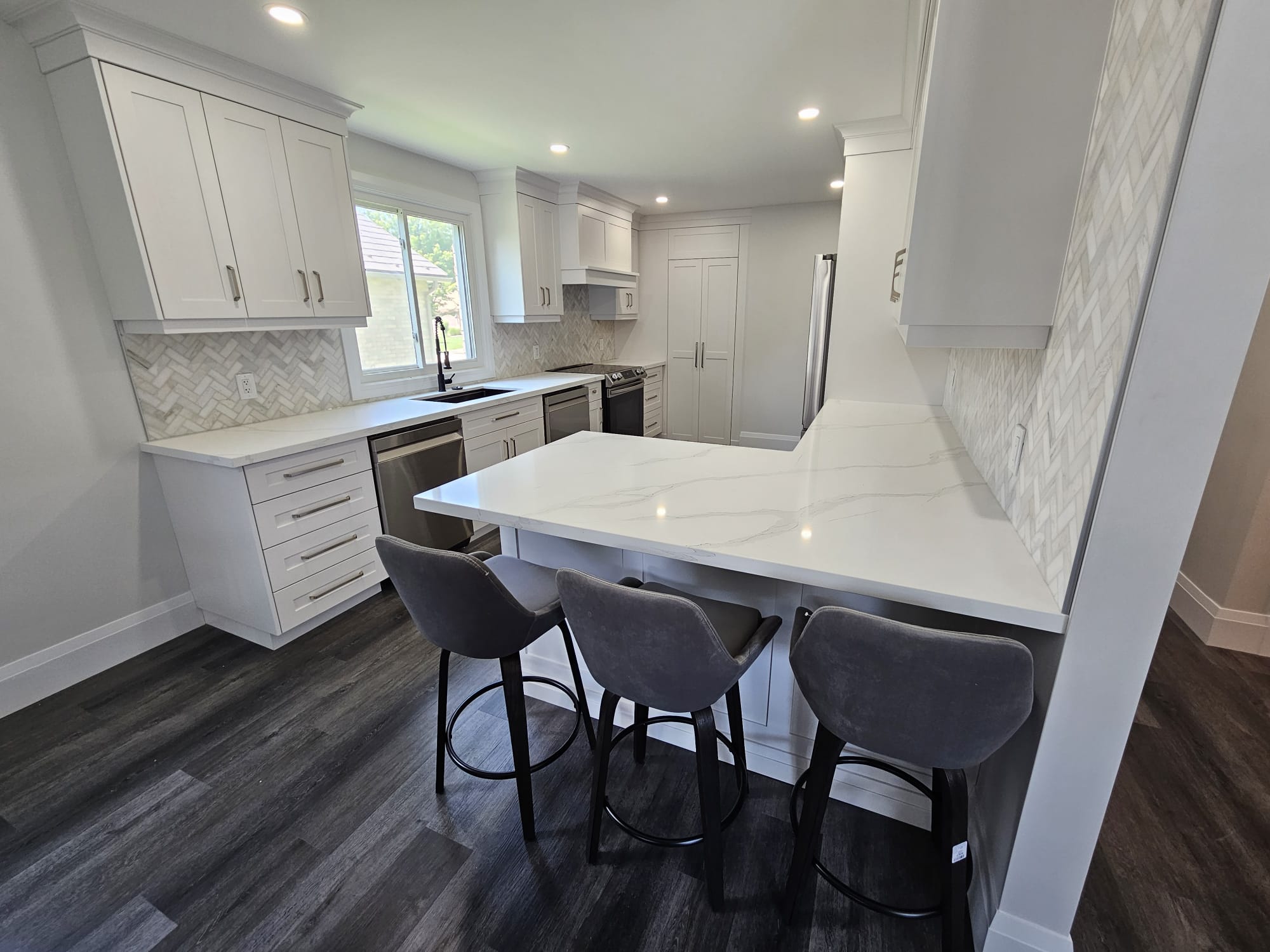Kitchen with large island and wood-look flooring